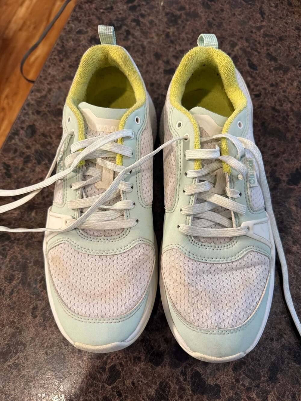 OluKai Anau Women's Sneakers Light Green Size 8.5